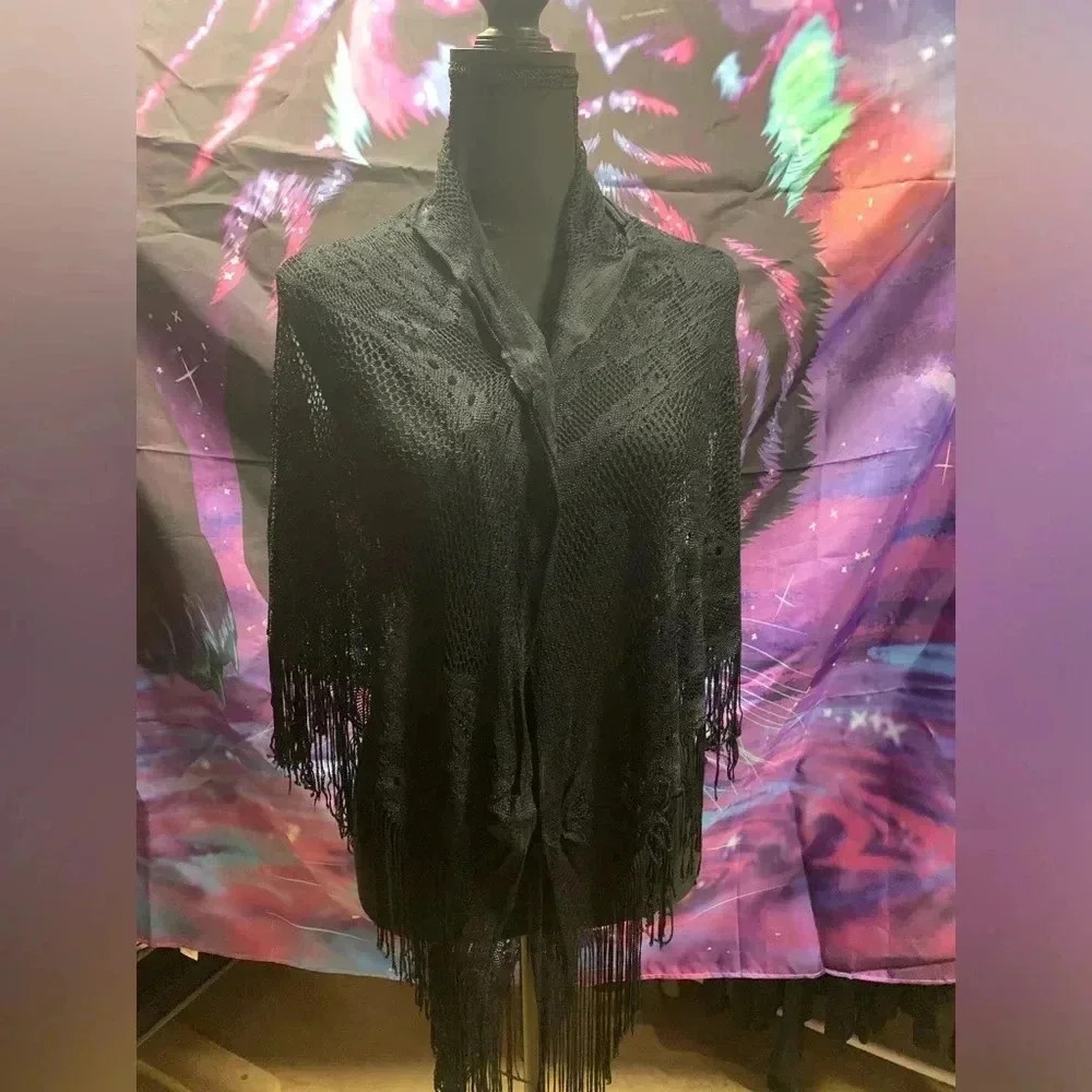 🤑 5 for $25 
Black lace shawl